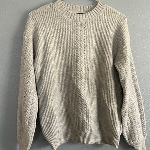 Like New Tahari Gray Knit Sweater